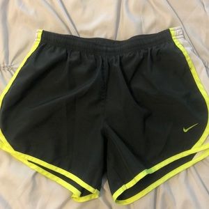 nike shorts in good condition! ( Youth Large )